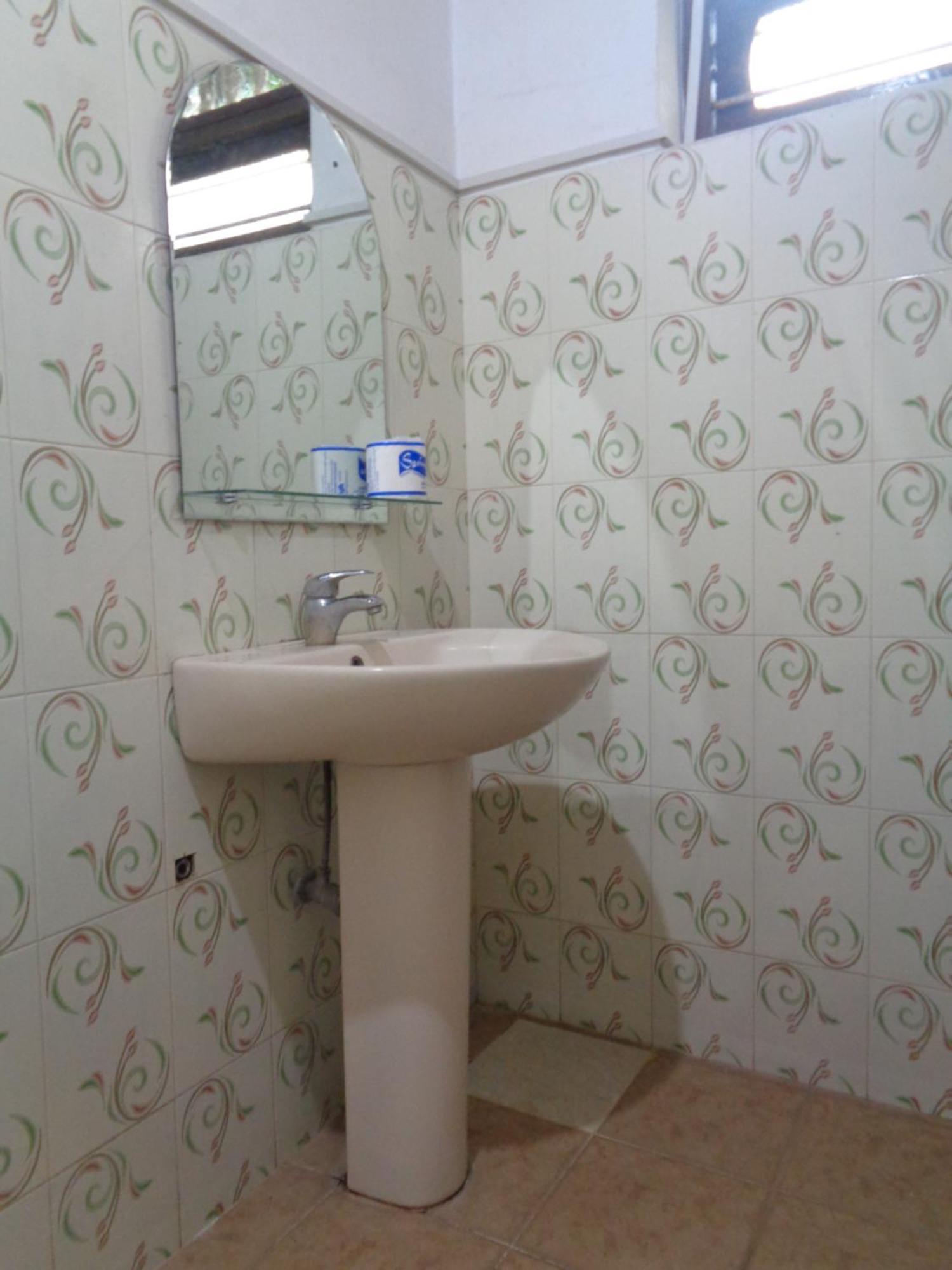 וולאוויה Saranga Holiday Inn מראה חיצוני תמונה